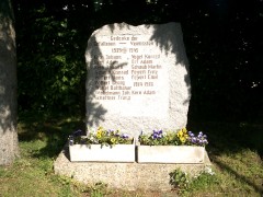 Detailfnahme des Gefallendenkmales.