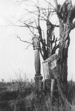 Zweite Martersäule am Steudacher Weg in schwarz/weiß von 1978